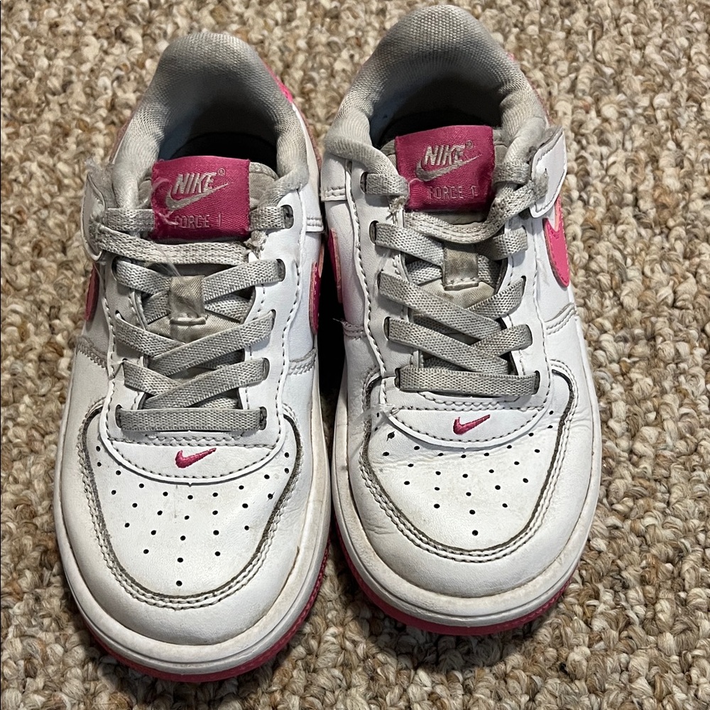 Nike Kids Sneakers in White and Pink